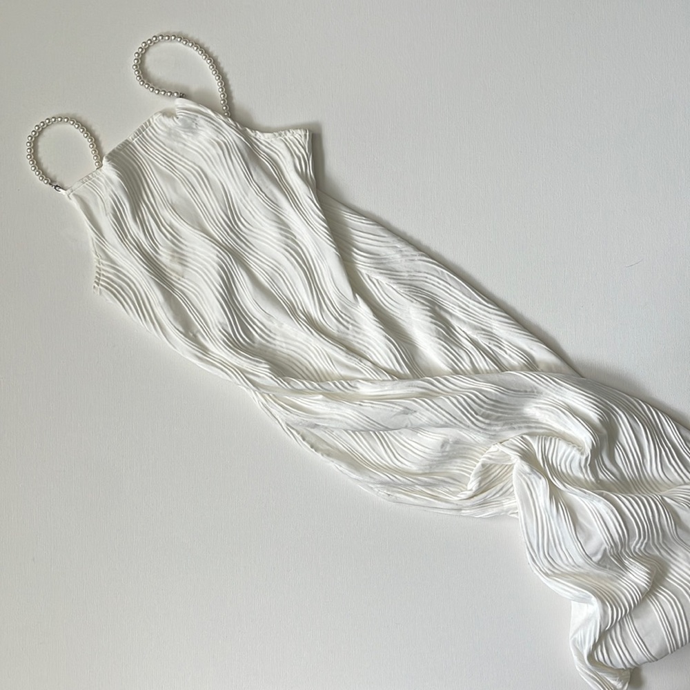 Rihoas white classic Hollywood dress, with Pearl straps